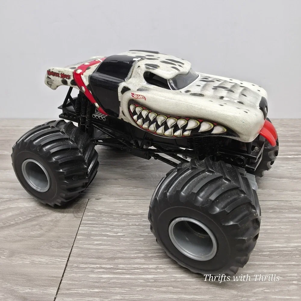 Hot Wheels Monster Jam Monster Mutt Dalmatian - 1:24 Scale‎ Truck
